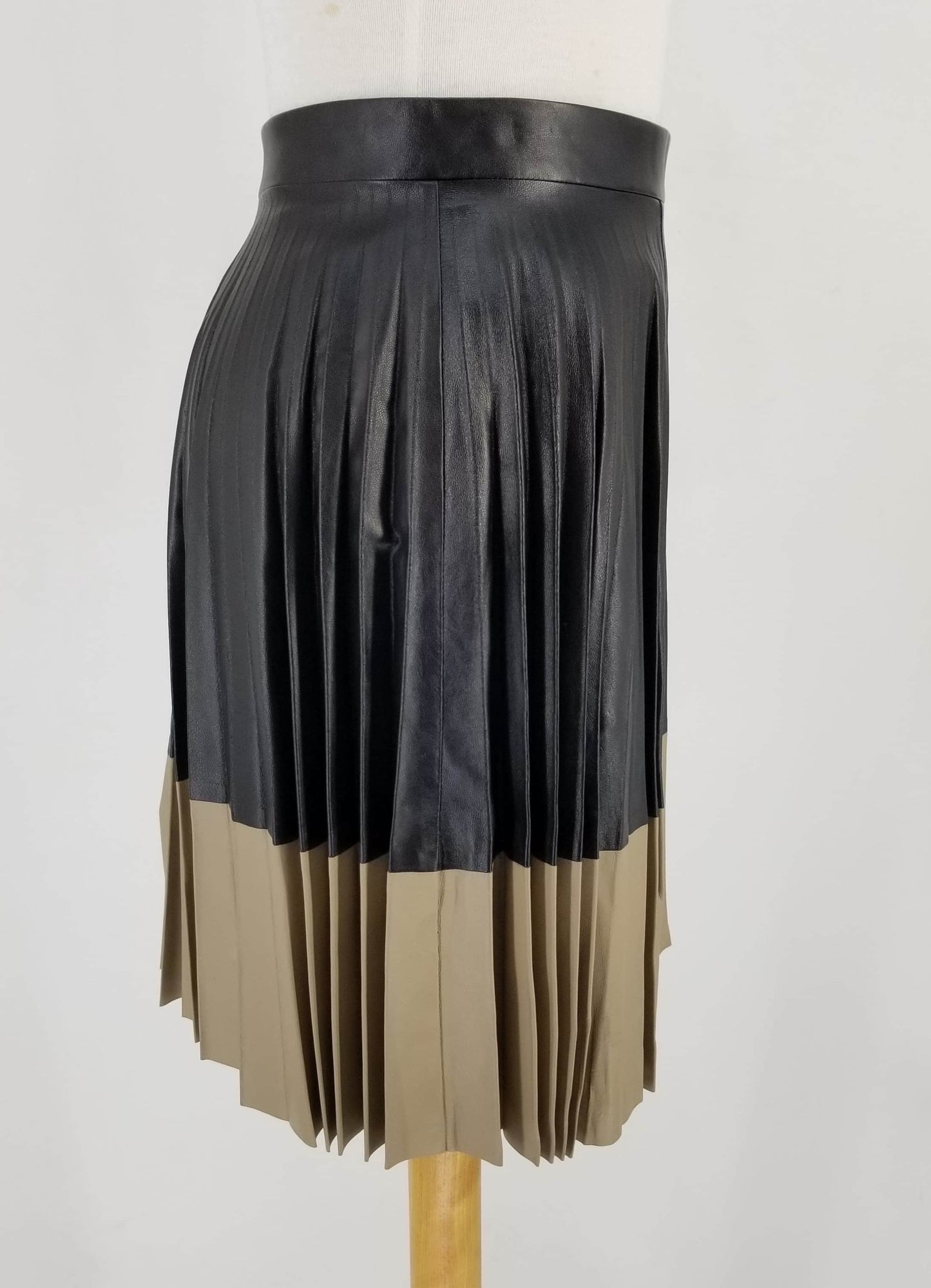 Authentic Robert Rodriguez Black and Beige Pleated Leather Skirt Sz 6