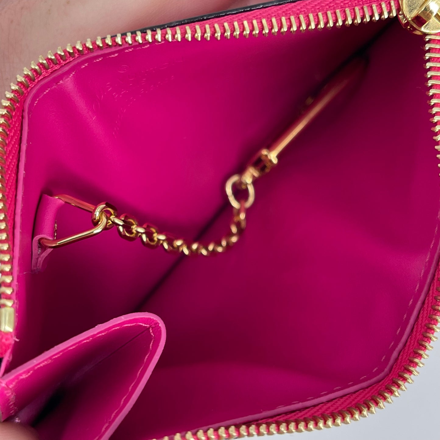 Authentic Louis Vuitton Valentine Vernis Key Cles
