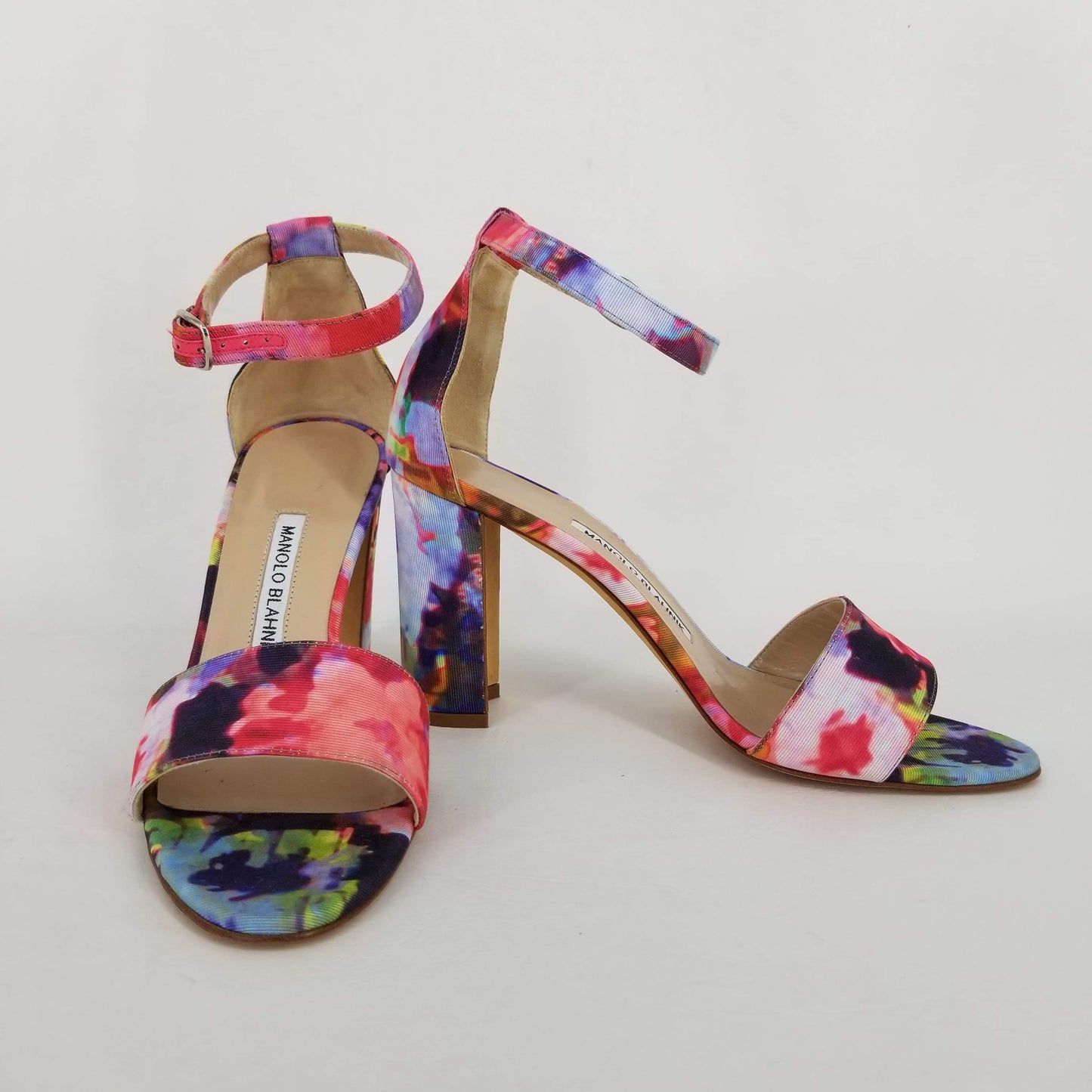 Authentic Manolo Blahnik Lauratopri Floral Fabric Chunky Heel Pumps Women's 39 / 8.5