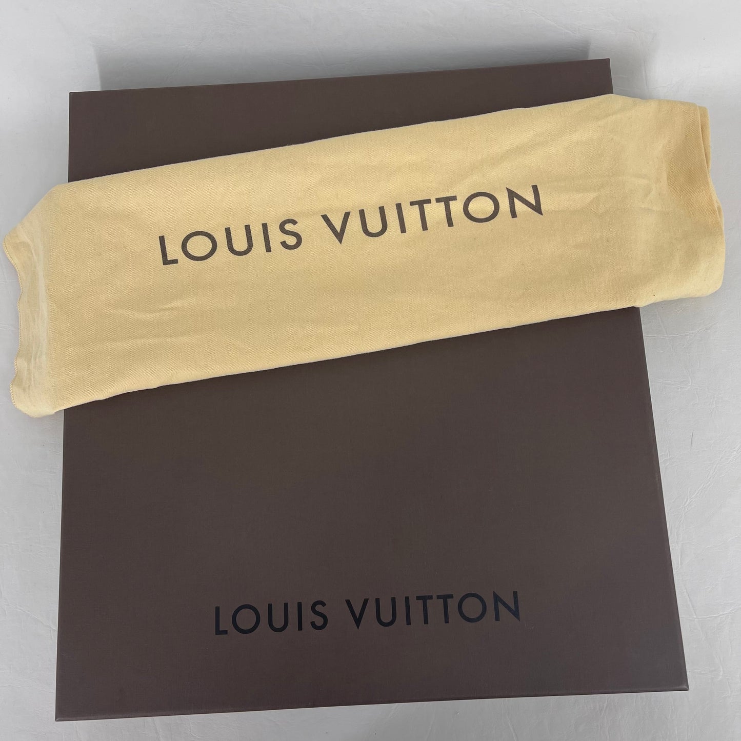 Authentic Louis Vuitton Neverfull MM Pivone
